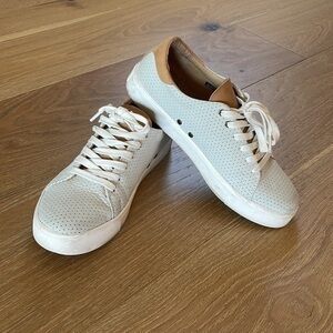 Revitalign white/gray sneakers